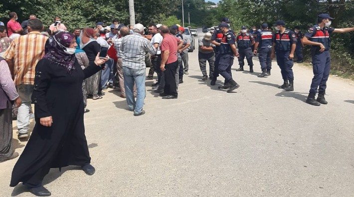 Sakarya'da taş ocağı direnişi: Halk şirketi köye sokmadı!