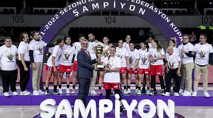 Mersin Büyükşehir GSK Kadın Basketbol Takımı federasyon kupasını kazandı