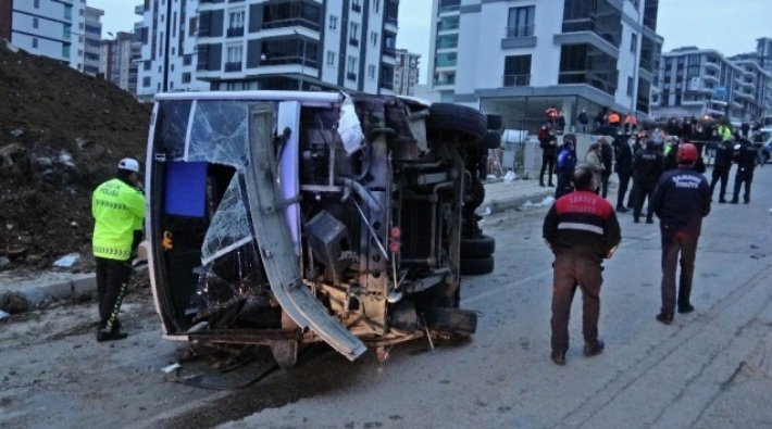 Samsun'da işçi servisi devrildi: 2 ölü, 20 yaralı