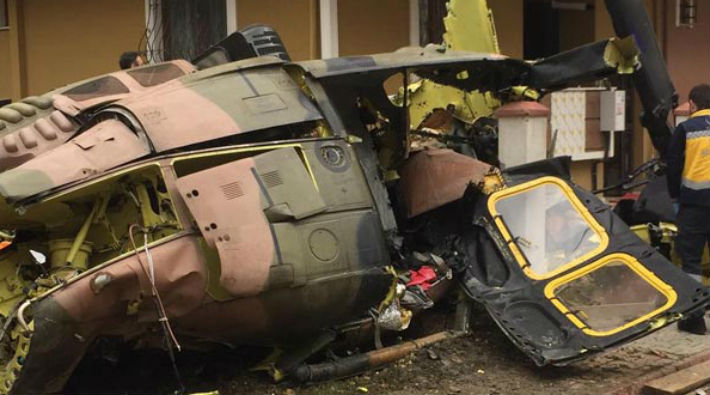 Sancaktepe'de eğitim helikopteri düştü