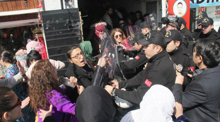 Şanlıurfa’da 8 Mart yürüyüşüne polis saldırısı: 21 kişi gözaltında