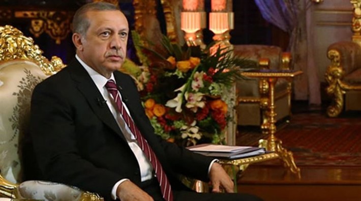 Saray’a yılda 3 milyar harcayan Erdoğan’ın salgına karşı bağış toplamasını eleştiren gence gözaltı
