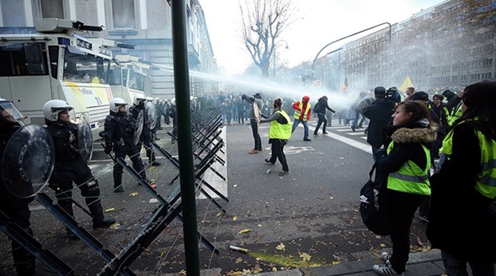 'Sarı yelekliler'in protestoları Belçika'ya sıçradı: 60 gözaltı