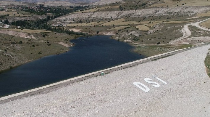 Sarıoğlan Barajı'nda su seviyesi yüzde 20'ye düştü 