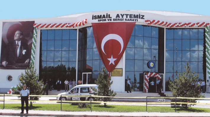Seçimi kaybeden MHP’li başkan belediye binasını satışa çıkardı