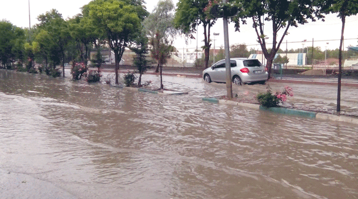 Meteoroloji'den Karadeniz bölgesi için sel ve heyelan uyarısı