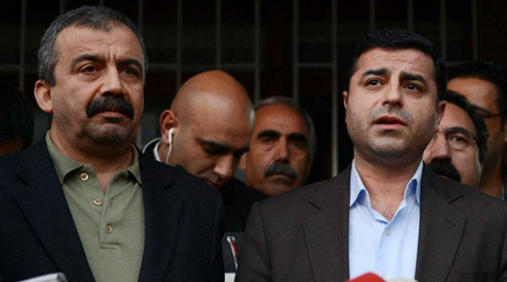Sırrı Süreyya Önder ve Selahattin Demirtaş'a hapis cezası