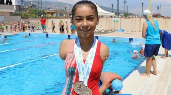 Sevilay Öztürk, Dünya Paralimpik Yüzme Şampiyonası’nda bronz madalyanın sahibi oldu