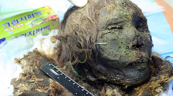 Sibirya’da kirpikleri bile korunmuş 900 yıllık mumya bulundu