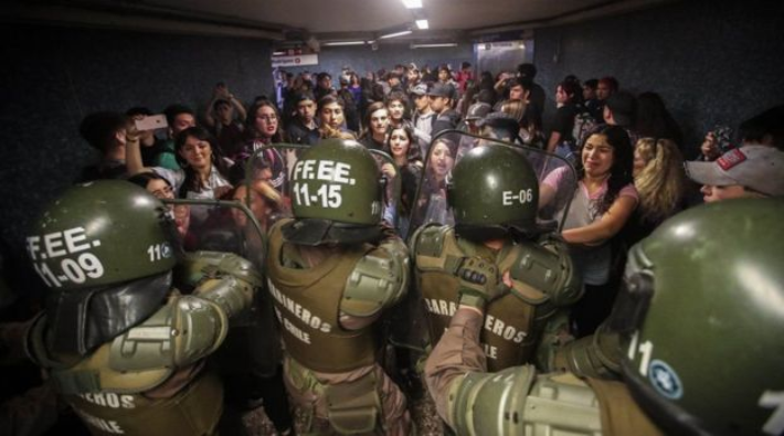 Şili'deki zam karşıtı protestolar devam ederken ölü sayısı 10'a yükseldi