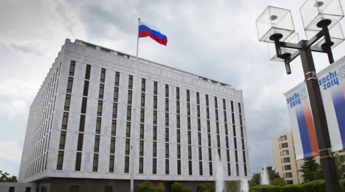 Sınırdışı edilen Rus diplomatlar ABD'den ayrıldı