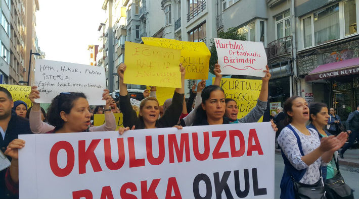 Şişli'de okuluna sahip çıkan halk, kaymakamlığın kapısına dayandı!