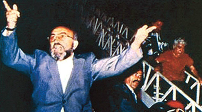 Sivas Katliamı dönemi Sivas Belediye Başkanı Karamollaoğlu, Saadet Partisi Genel Başkanı seçildi