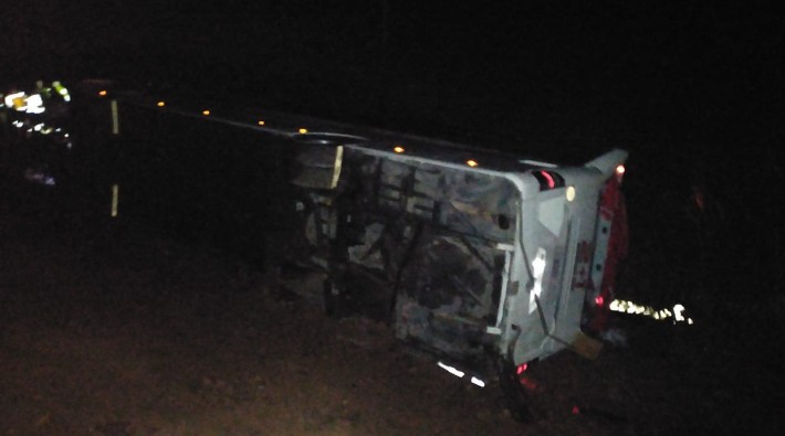 Sivas'ta yolcu otobüsü devrildi: 21 yaralı