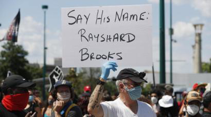 Siyah ABD’li Brooks’un öldürülmesi: Otopsi raporu da ‘cinayet’ dedi