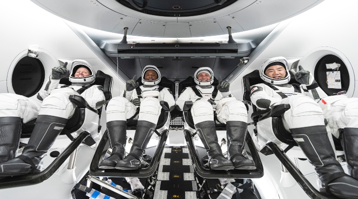 SpaceX'in zorlu görevi: 4 astronot uzaya çıkıyor