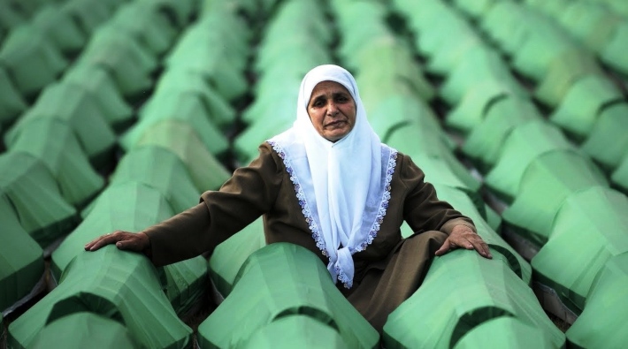 Srebrenitsa Katliamı'nın 26. yılı: 19 kişi daha defnedilecek