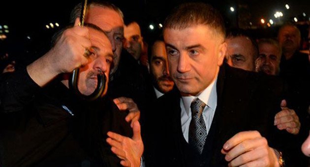 Suç örgütü lideri Sedat Peker Türkiye’den kaçtı