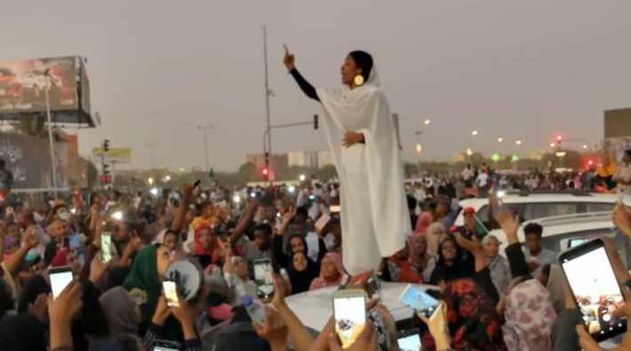 Sudan Komünist Partisi: 'Kitlelerin onurlu mücadelesine karşı bir saray darbesi gerçekleşmiştir'