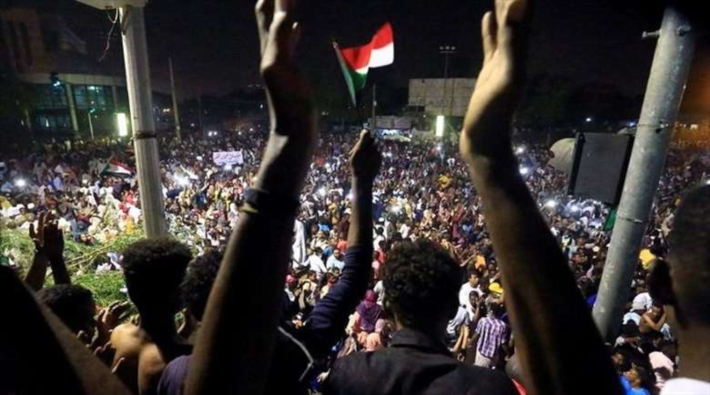 Sudan'da askeri darbe oldu