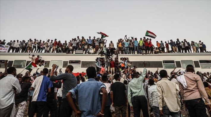 Sudan'da ordu ve muhalefet arasındaki görüşmeler askıya alındı