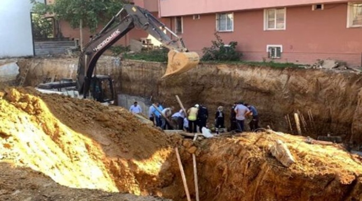 Sultanbeyli'de inşaatta göçük: Bir işçi göçükte kaldı
