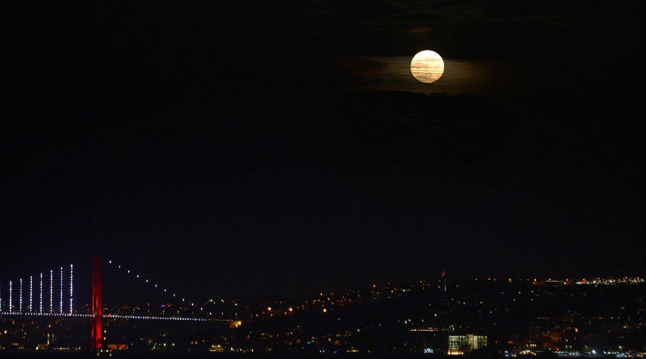 'Süper Ay' İstanbul'dan böyle görüntülendi