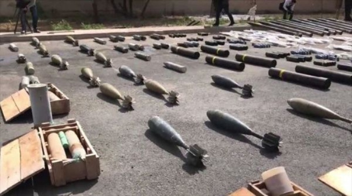 Suriye Ordusu cihatçılardan kalan ABD silahlarını sergiledi