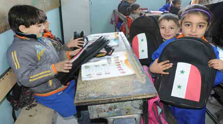 Halep’te binlerce öğrenci yeniden okula döndü