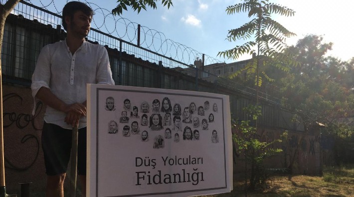Kadıköy Dayanışma Ağı, Suruç’ta yaşamını yitirenler için Moda Bostanı'na fide dikti