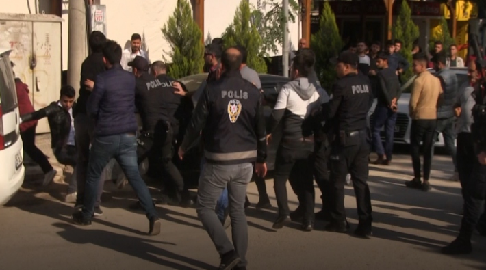 Suruç'ta kayyumu protesto eden HDP'lilere polis saldırısı: Çok sayıda kişi gözaltına alındı