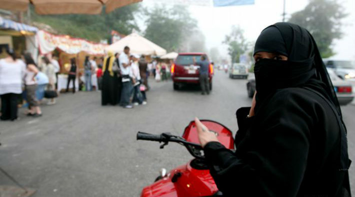 Suudi Arabistan'da kadınlar motosiklet ve kamyon kullanabilecek