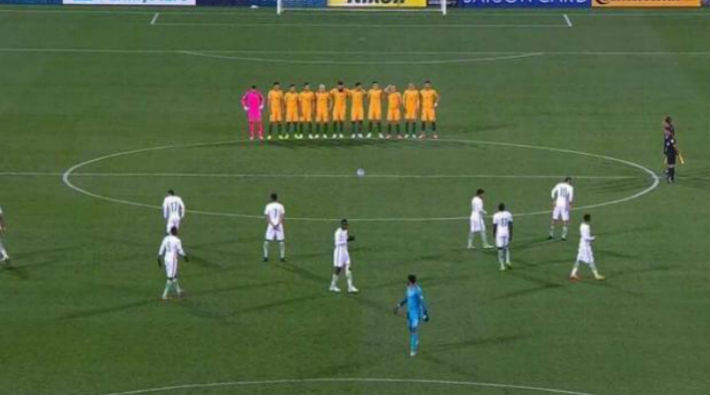 Suudi futbolcular Londra saldırısında hayatını kaybedenler için yapılan saygı duruşunu protesto etti