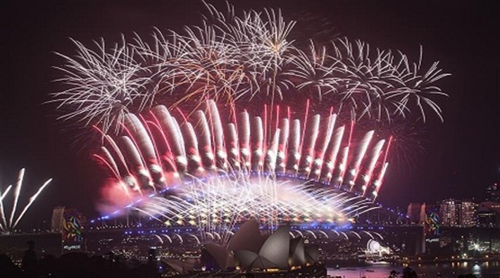 Yeni yılın ilk görseli yine değişmedi: Sidney'in havai fişekleri