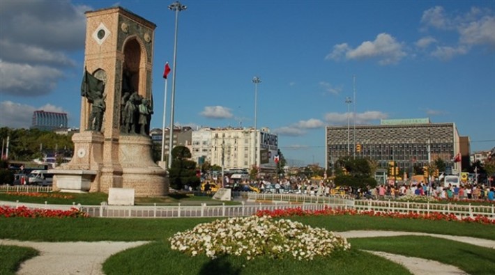 Taksim Meydanı’nda çocuğa cinsel istismar!