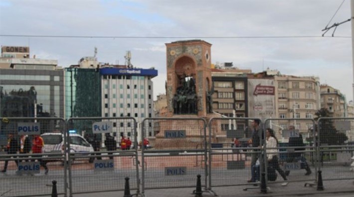 Taksim'de '8 Mart' bariyeri
