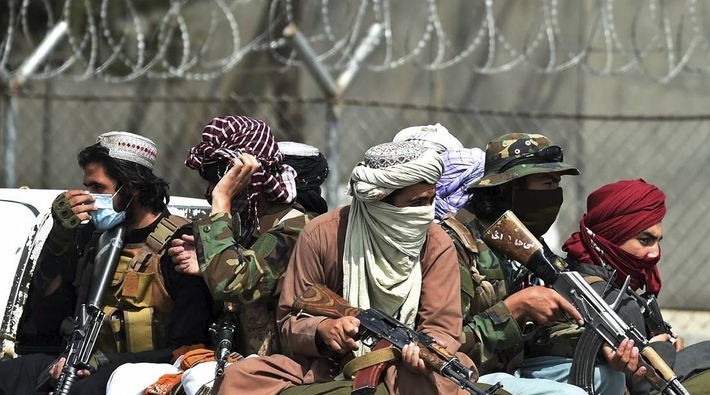 Taliban Afganistan'ı: Dört kişinin cansız bedeni şehir merkezine asıldı