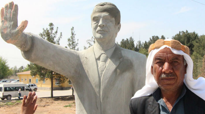'Tank durduran Erdoğan' heykeli kaldırıldı
