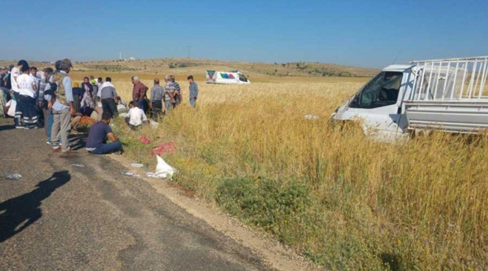 Tarım işçilerini taşıyan araç kaza yaptı: 4 ölü, 13 yaralı