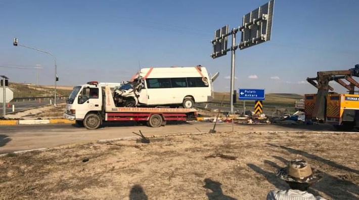 Tarım işçilerini taşıyan minibüs kaza yaptı: 7 kişi hayatını kaybetti