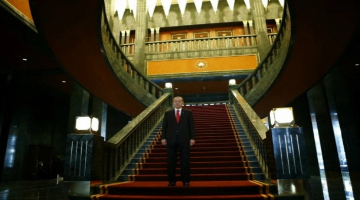 AKP 'tek adam' rejimini revize etmek istiyor