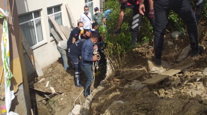 Tekirdağ'da iki inşaat işçisi 3 saat göçük altında kaldı!