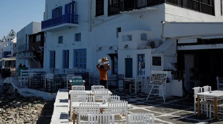Turistik tesisi gece yarısı yıktıran Mikonos Belediye Başkanı tutuklandı