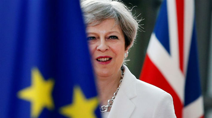 İngiltere Başbakanı May, Muhafazakar Parti liderliğini bıraktı
