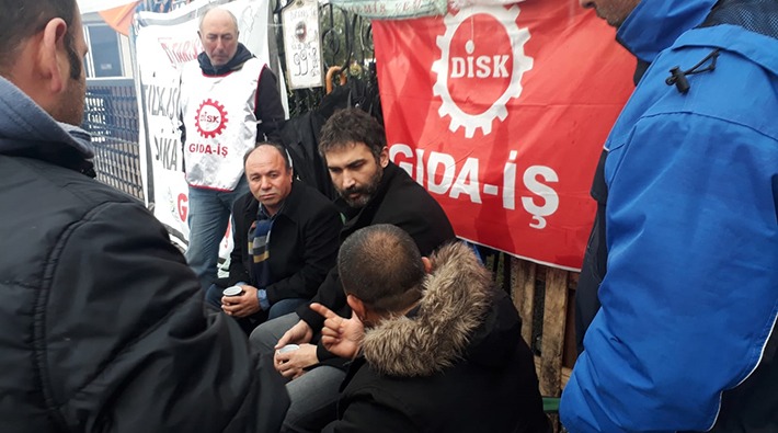 TİP Hatay Milletvekili Barış Atay  direnişteki TARİŞ işçilerini ziyaret etti