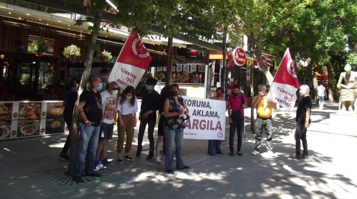 'Elmalı Davası'nda adalet istiyoruz' diyen TİP'lilere polisten engelleme girişimi!
