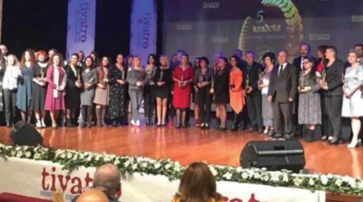 Tiyatro Gazetesi'nin ödülleri direnen kadınlara