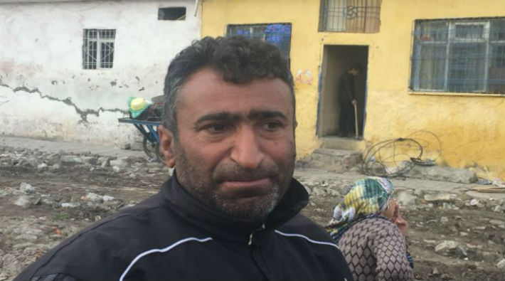 Sur’da evinin yıkılmasını istemeyen vatandaşa polis tokadı