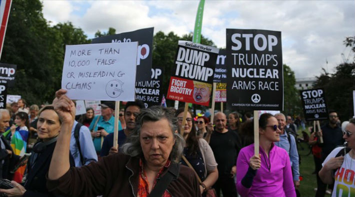 Trump, İngiltere'de protesto ediliyor