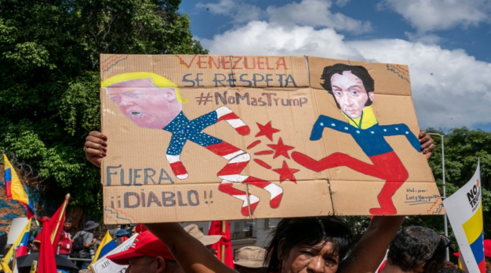 Venezuela halkı ABD saldırılarına karşı sokakta